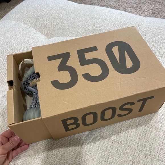 Yeezy Boost 350 Sneakers Men's size 6 ASH BLUE - Picture 2 of 5